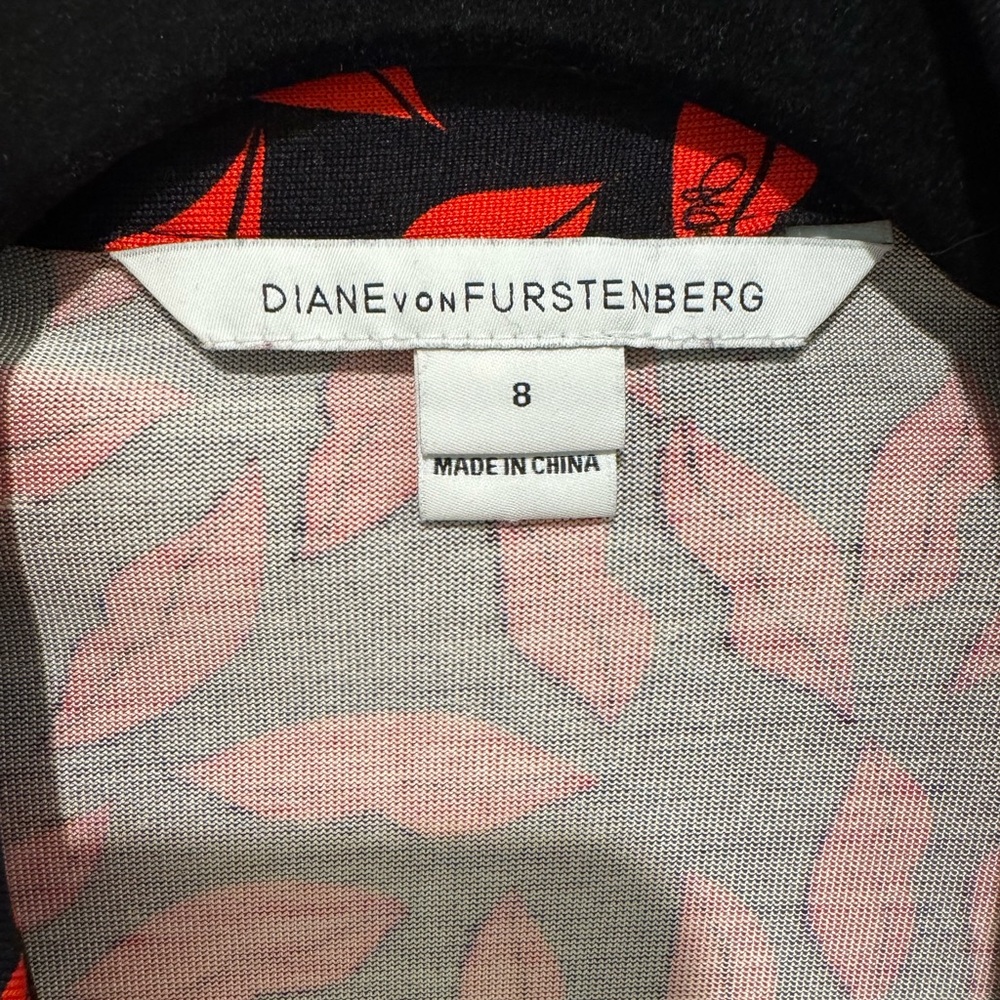 Diane Von Furstenburg Black Silk Jersey Wrap Dress With Red Lips Print - Picture 9 of 14